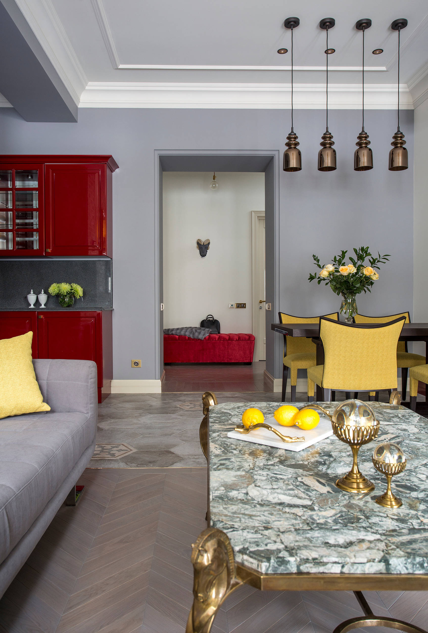 Houzz тур: Интерьер с яркими красками и «космическими» панно