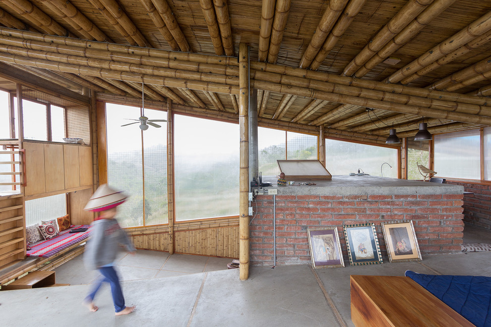 Архитектура: Домик с наклонным полом в Эквадоре