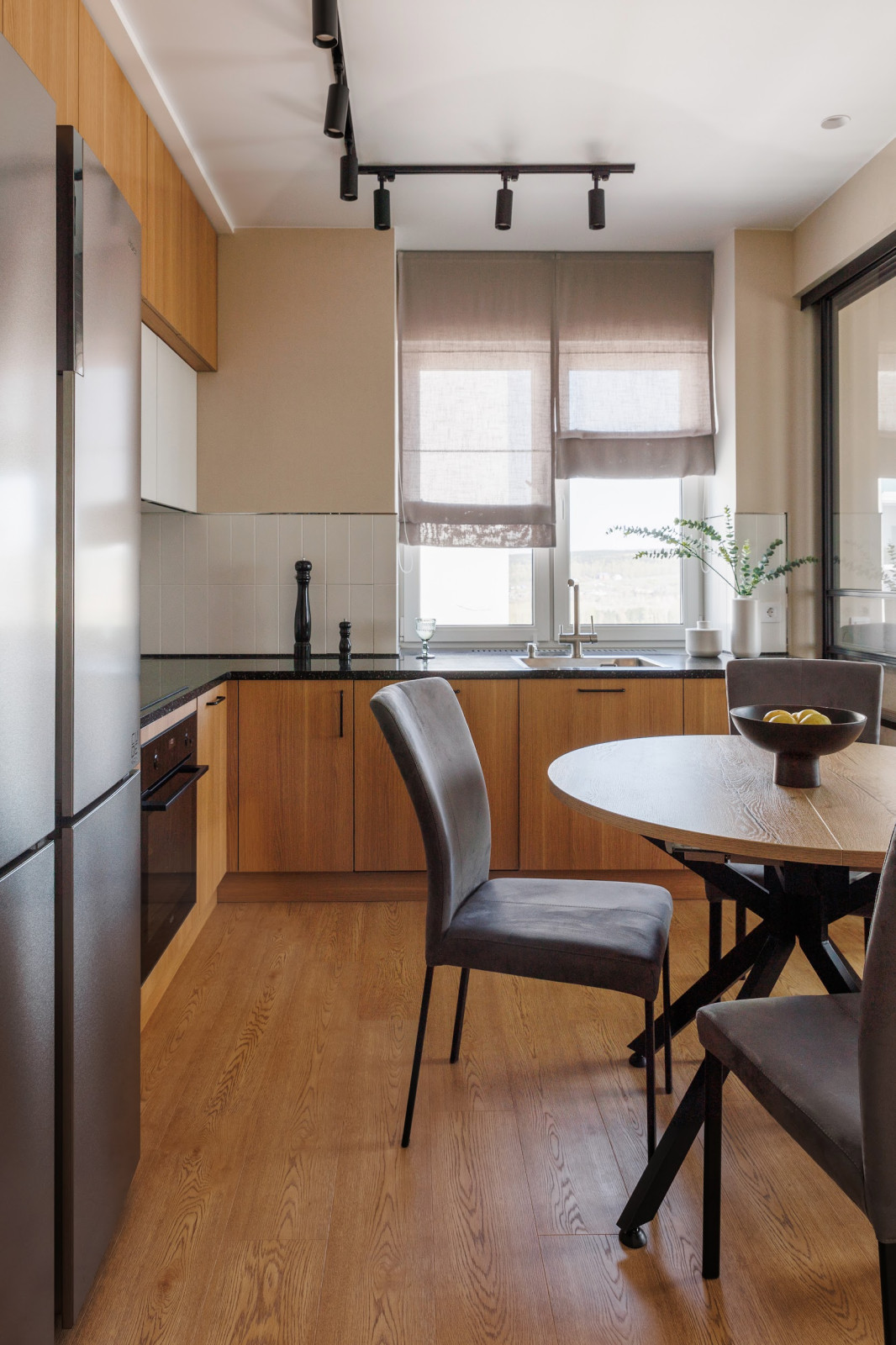 Трешка для молодой пары с двумя детьми