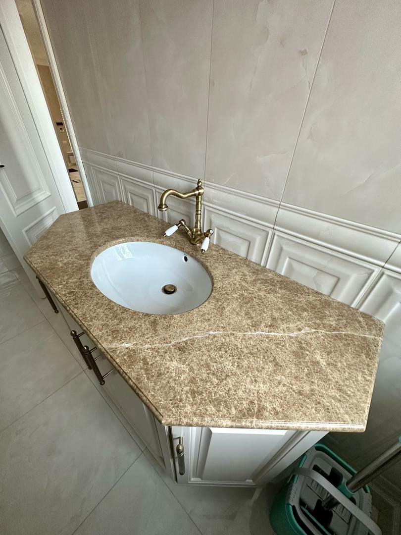Обложка проекта: Столешница из мрамора в ванной комнате