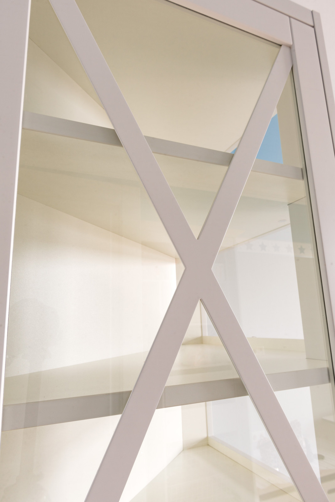 Шкафы и тумбы