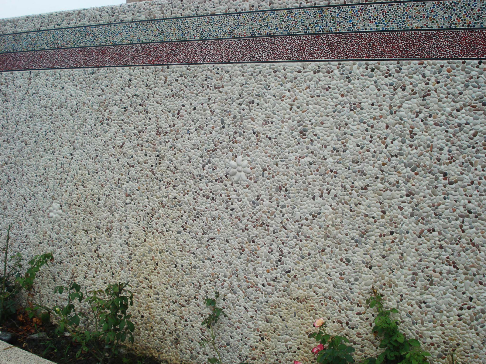 Натуральная Мозаика Галька на Сетке . Использование на фасадах зданий