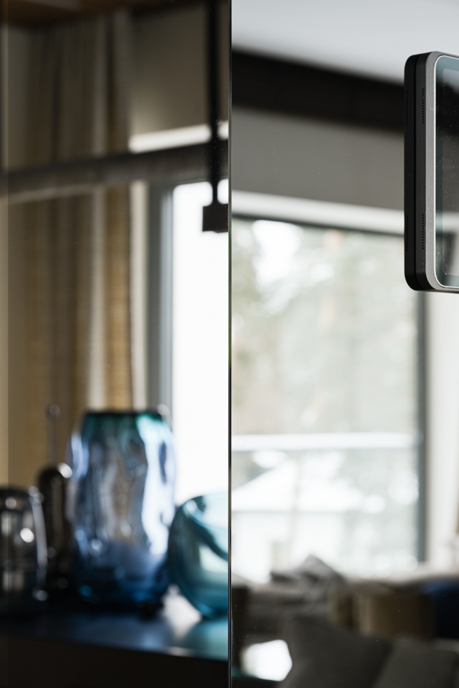 Обложка проекта: Встроенный телевизор на кухне  |  ЖК Level