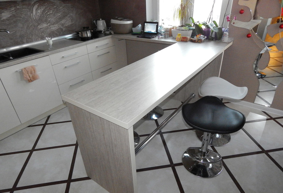 Кухни с окрашенными фасадами