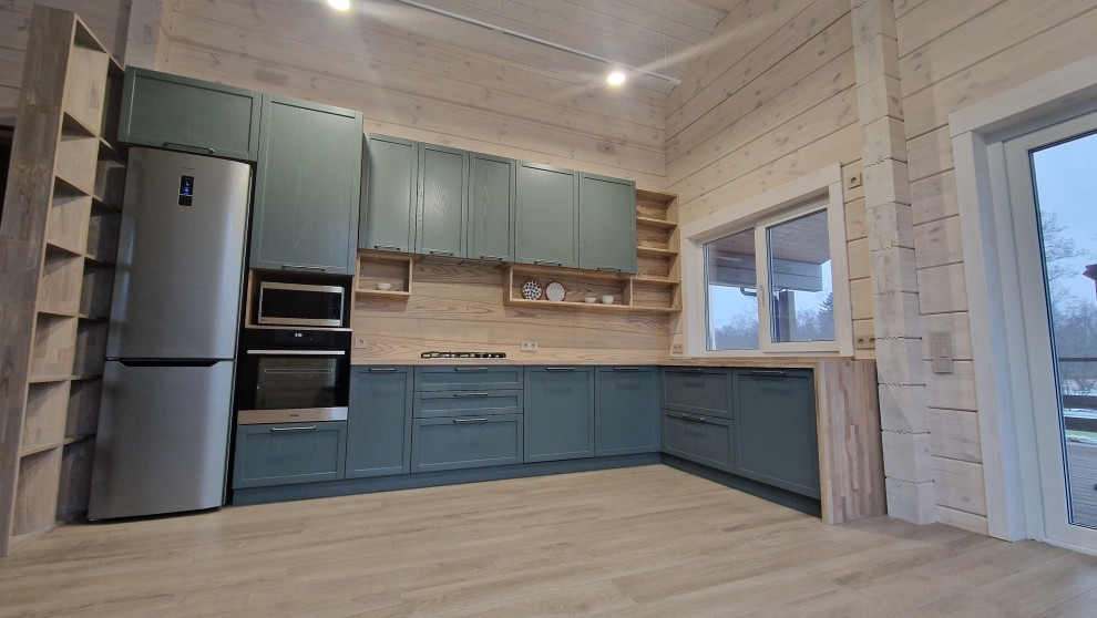 кухня SKANDIKA в скандинавском стиле из массива и шпона ясеня оливы.