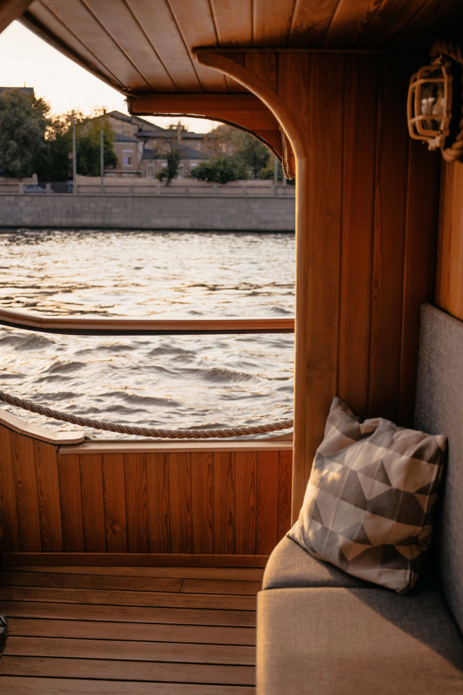 Теплоход Moris