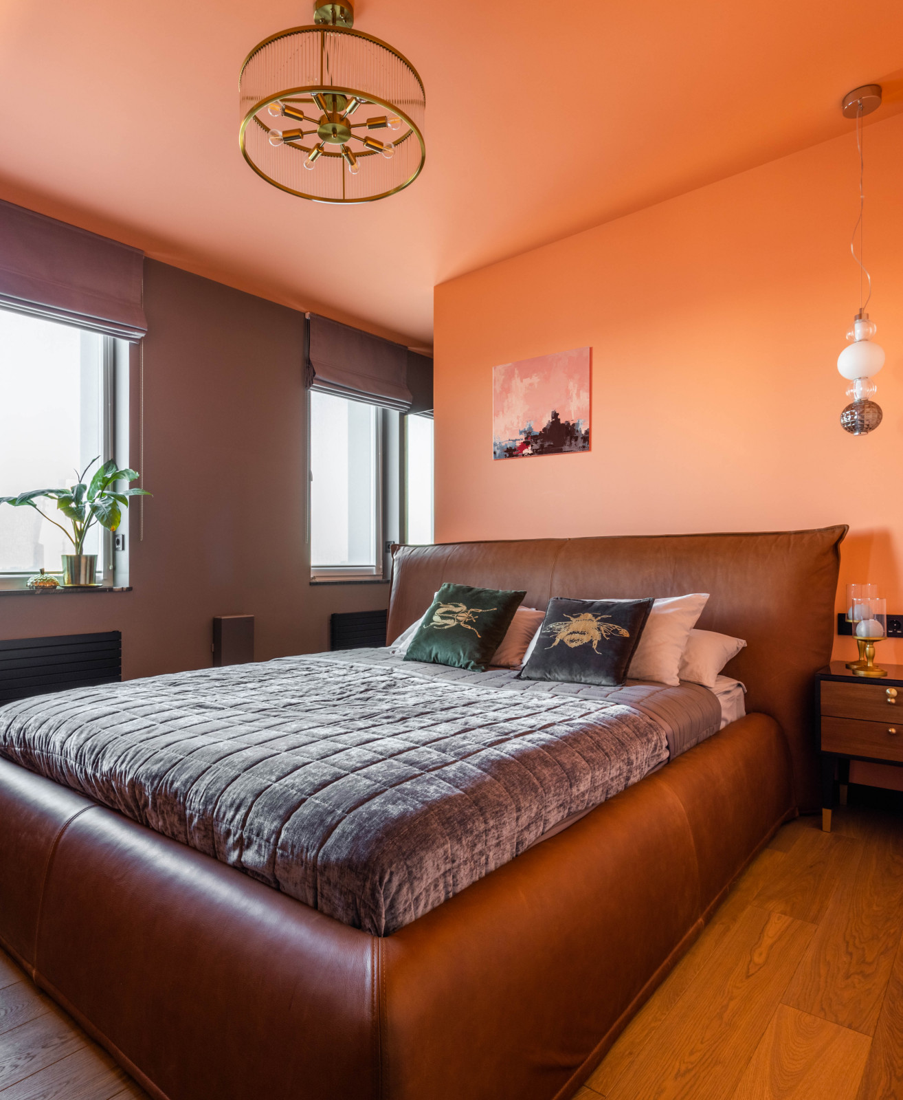 Коралловая спальня