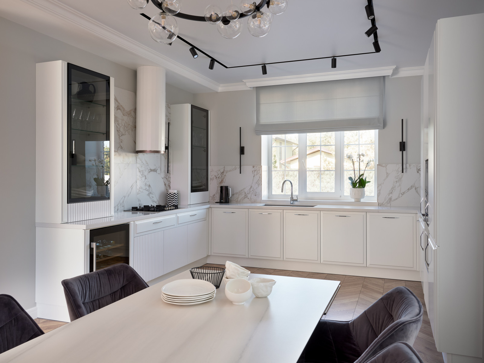 Современный интерьер с нотками классики