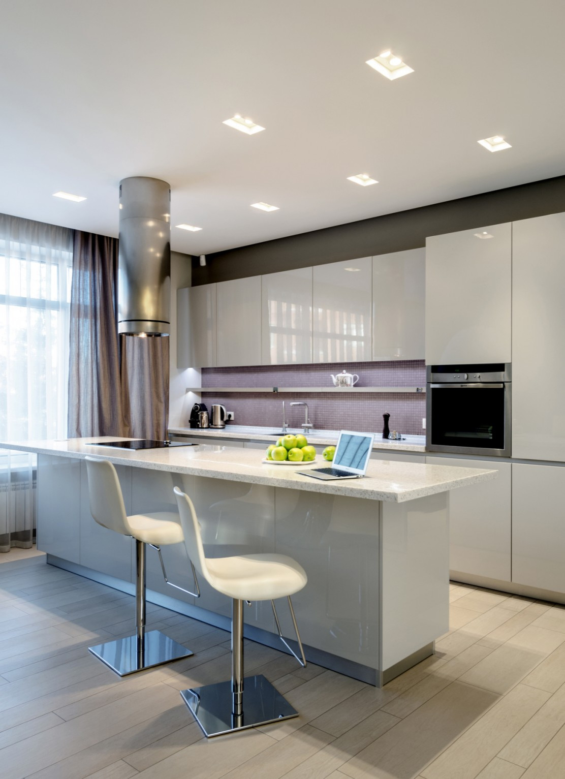 ВВЕРХ ПО ЛЕСТНИЦЕ