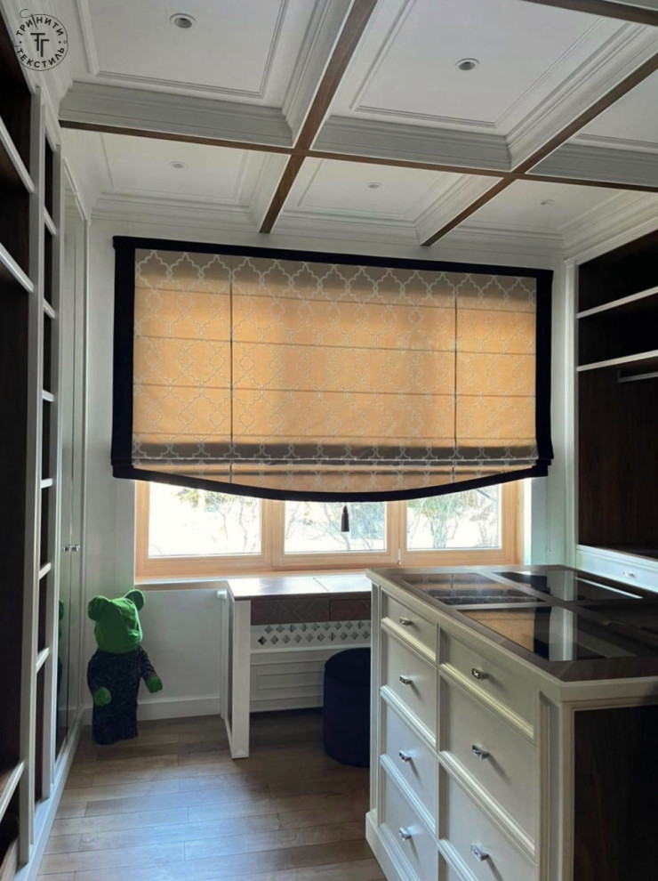 Римская штора в гардеробной частного дома