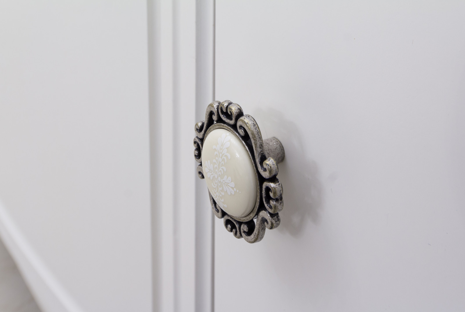 Обложка проекта: Тумба с оригинальной резьбой под телевизор