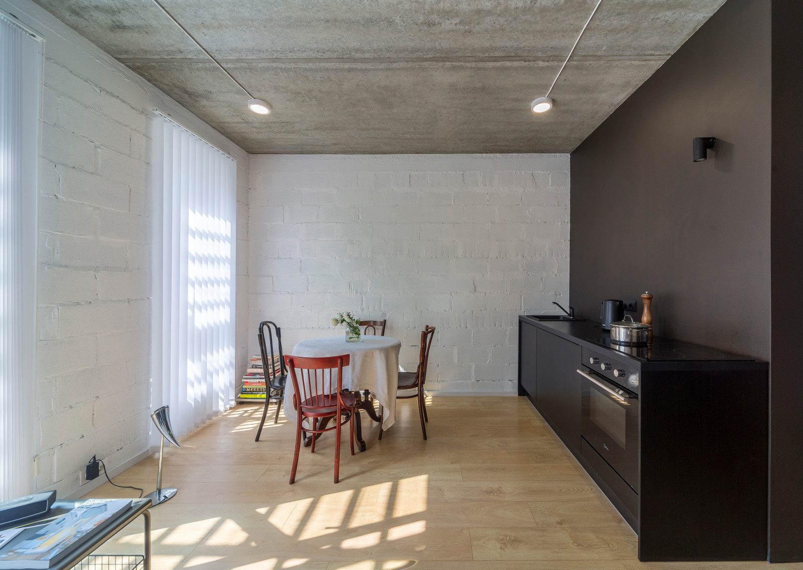 Квартира архитектора с садом и винтажной мебелью