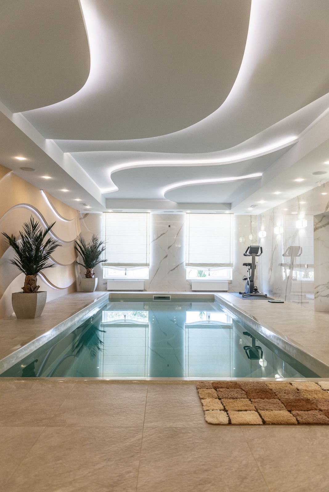 Дом с бассейном