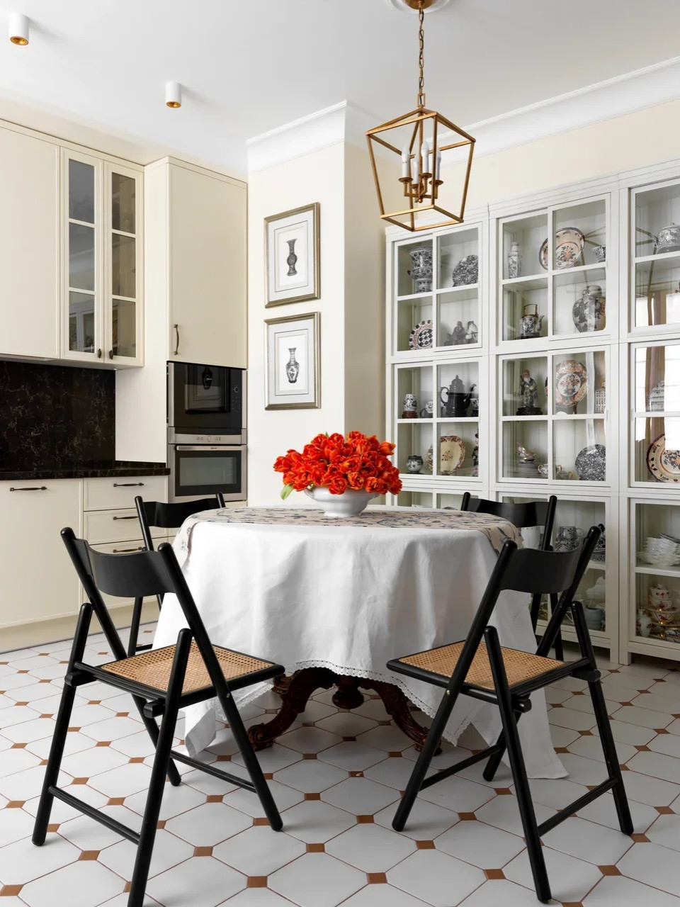 Houzz тур: Квартира с коллекцией китайских ваз и гравюр