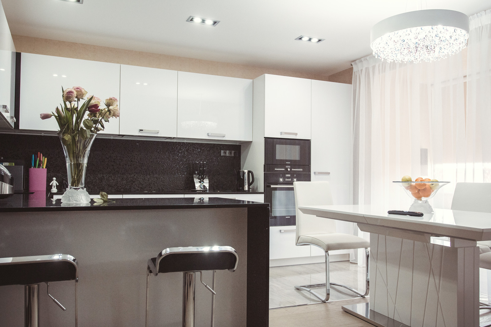 Кухня-гостиная в современном стиле