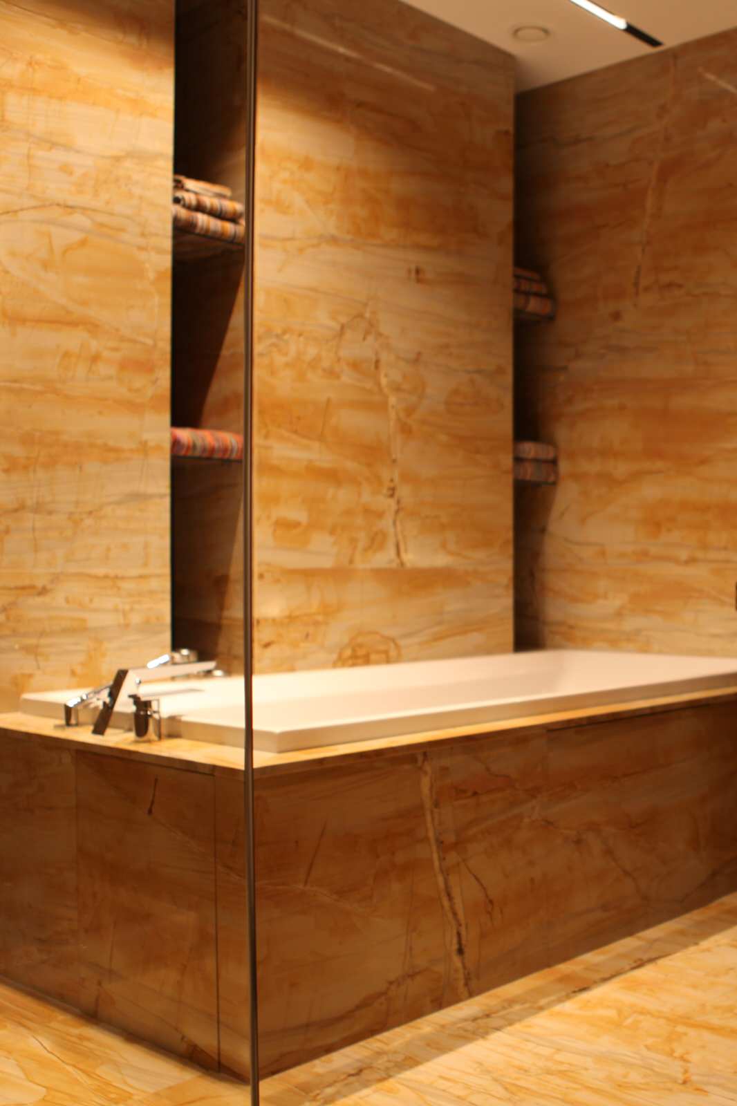 Желтый санузел Тиквуд