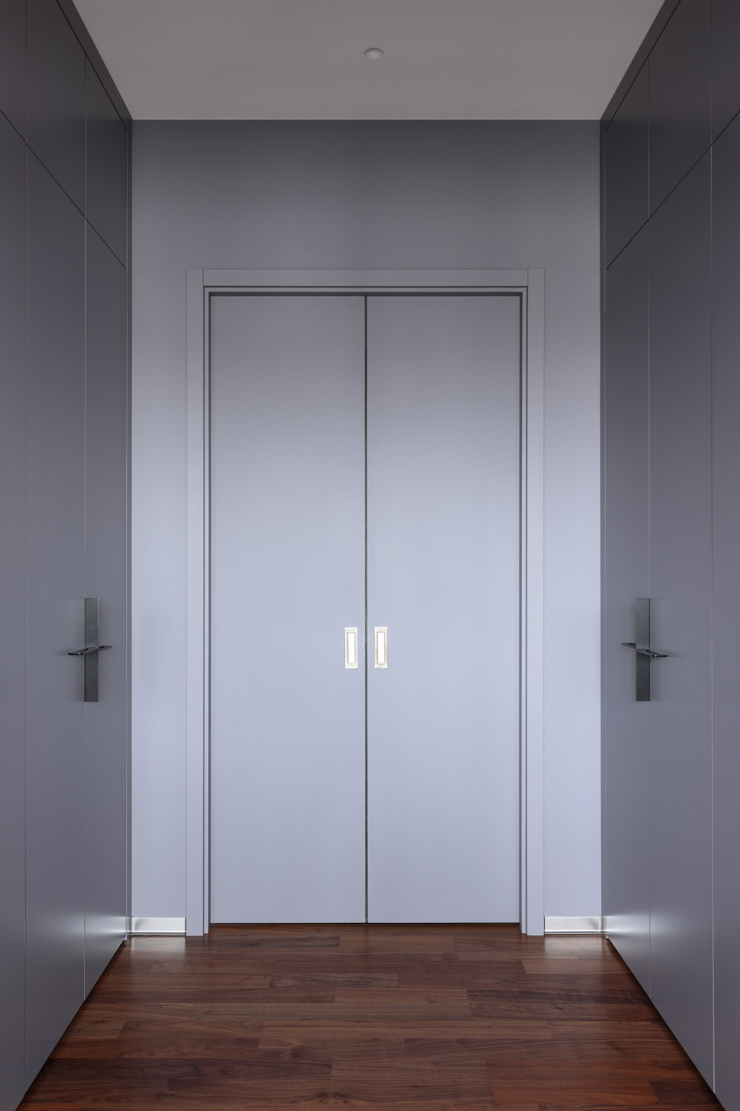 Модная квартира с балками на потолке