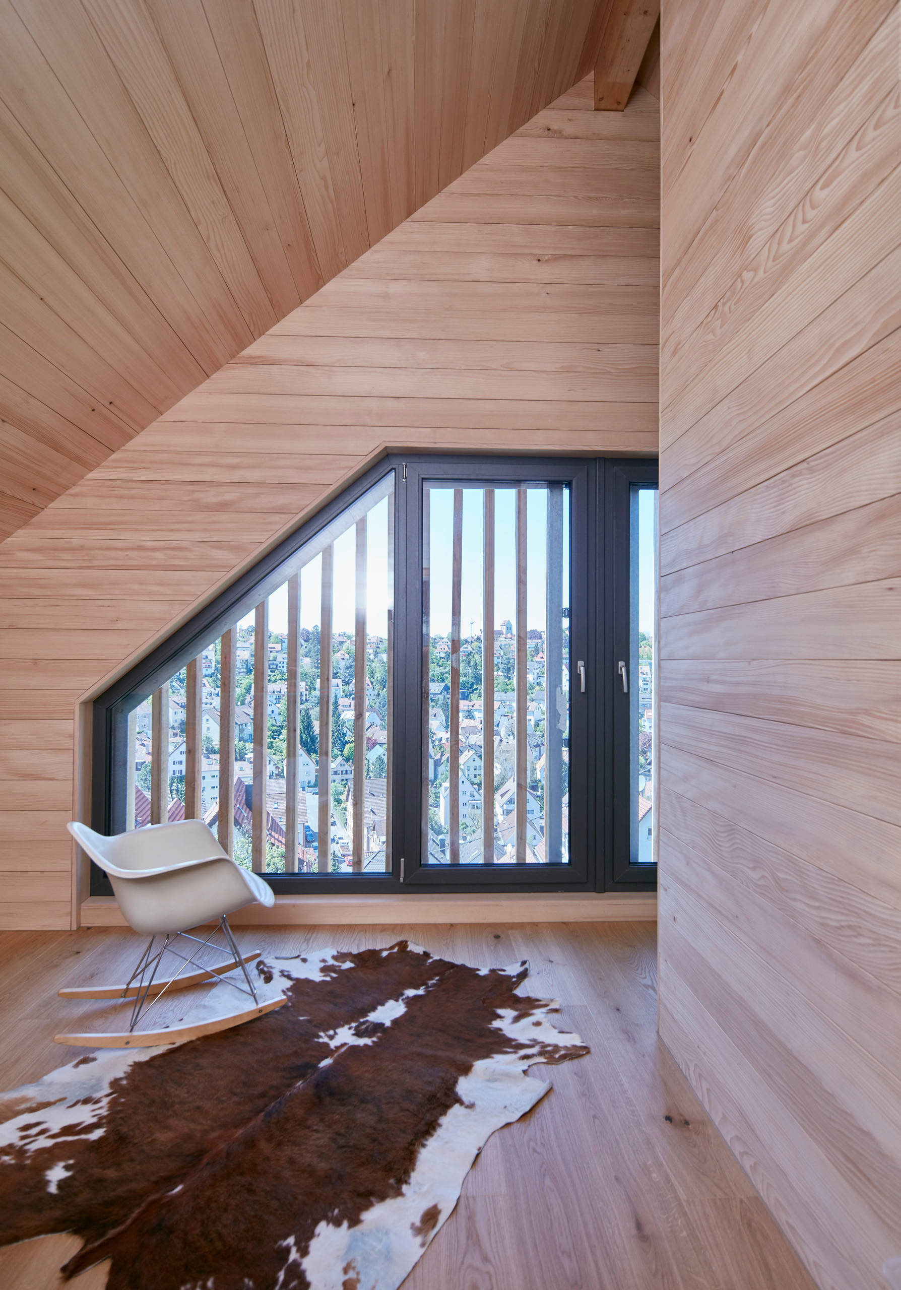 Архитектура: Дом над обрывом в Штутгарте