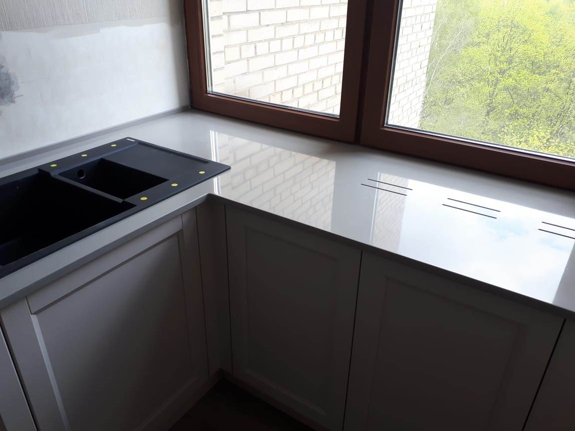 Обложка проекта: Серая столешница из акрилового камня LG Hi-Macs