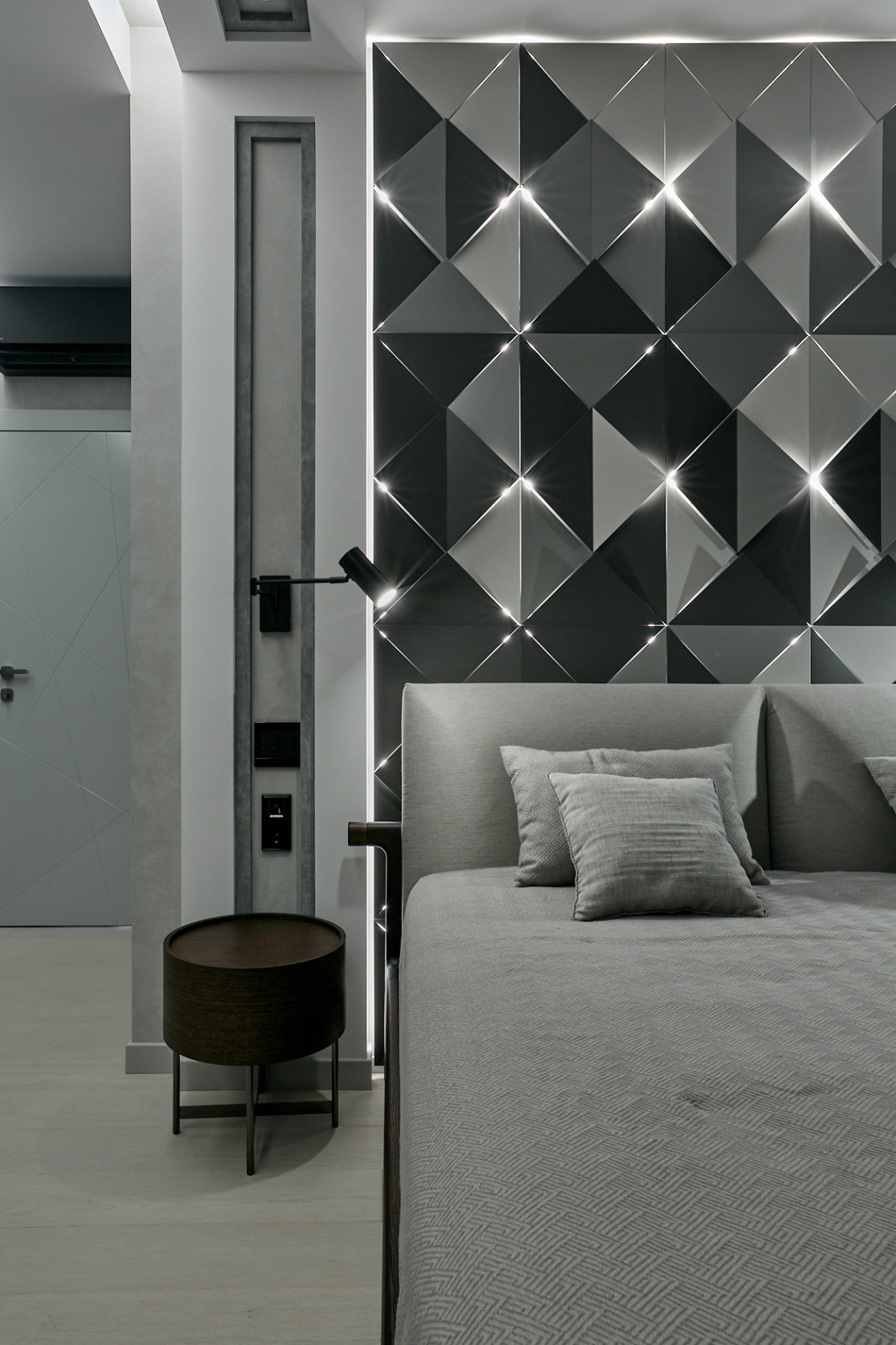 Проект недели: Спальня c эффектным изголовьем