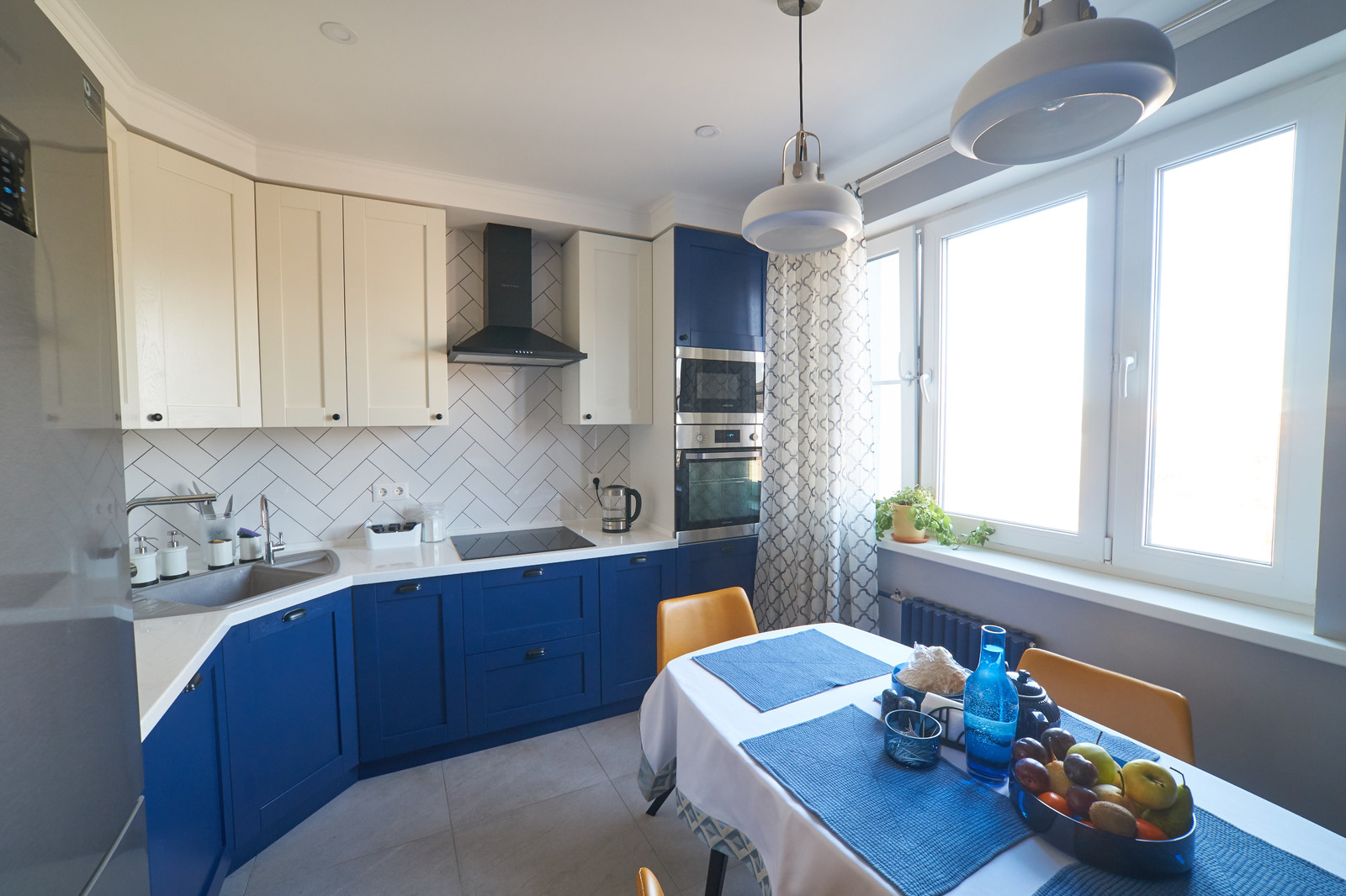 Кухня, шкафы и другая мебель по проекту дизайнера.