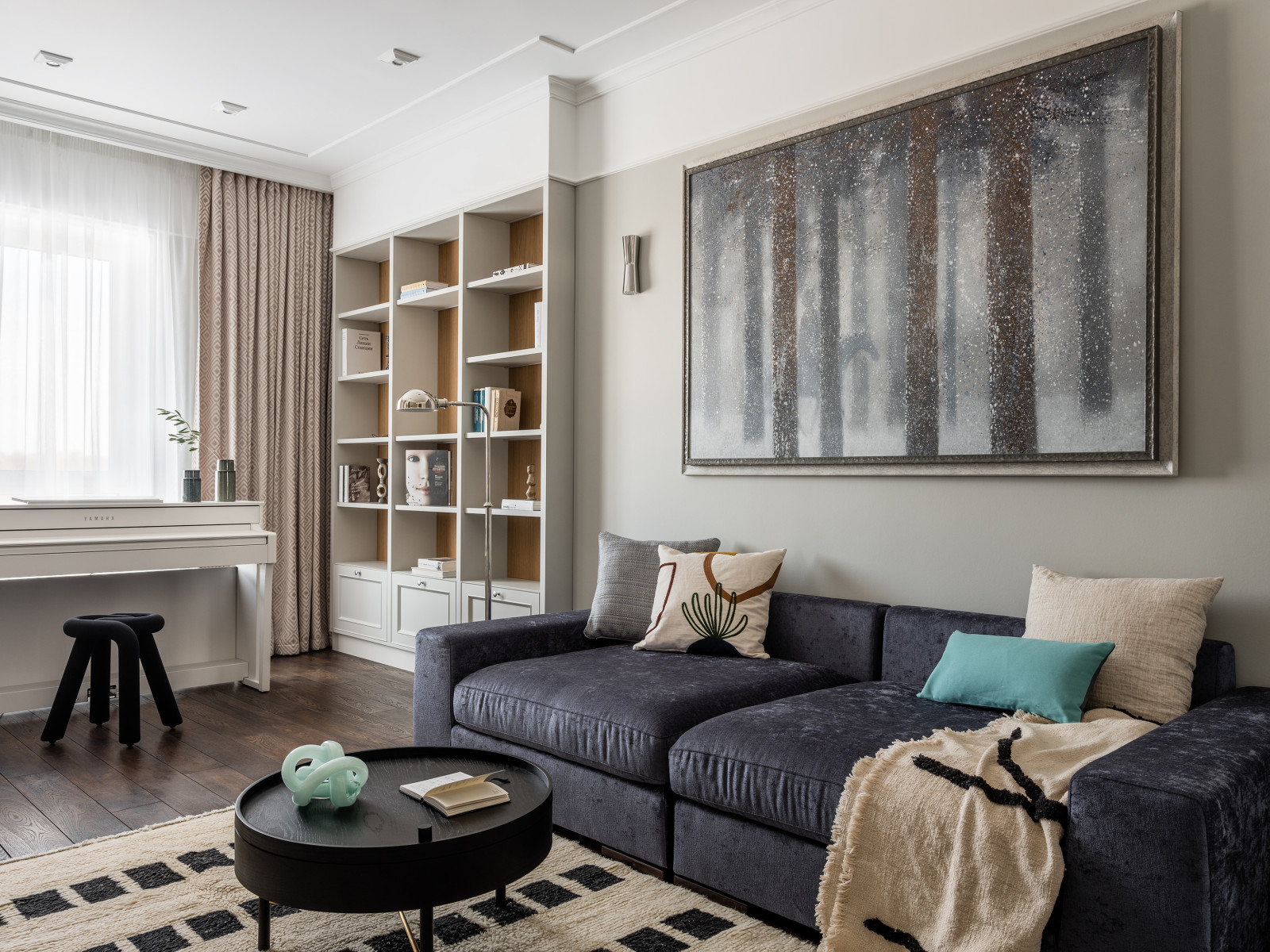 Светлая квартира для ценителей искусства в Москве 120 кв.м.