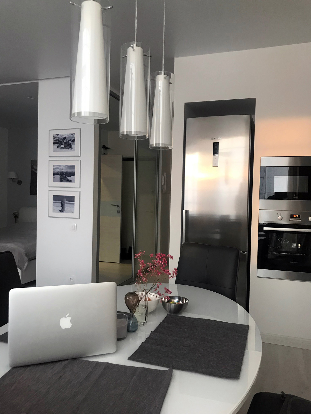 Однокомнатная белая студия