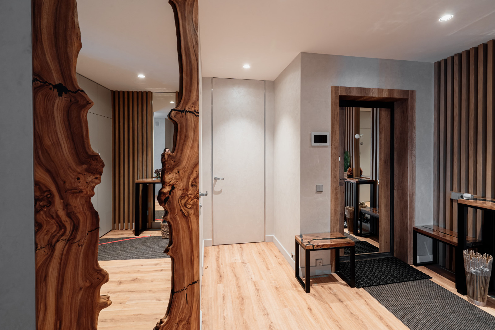 Авторская фактура декоративной штукатурки в квартире с террасой