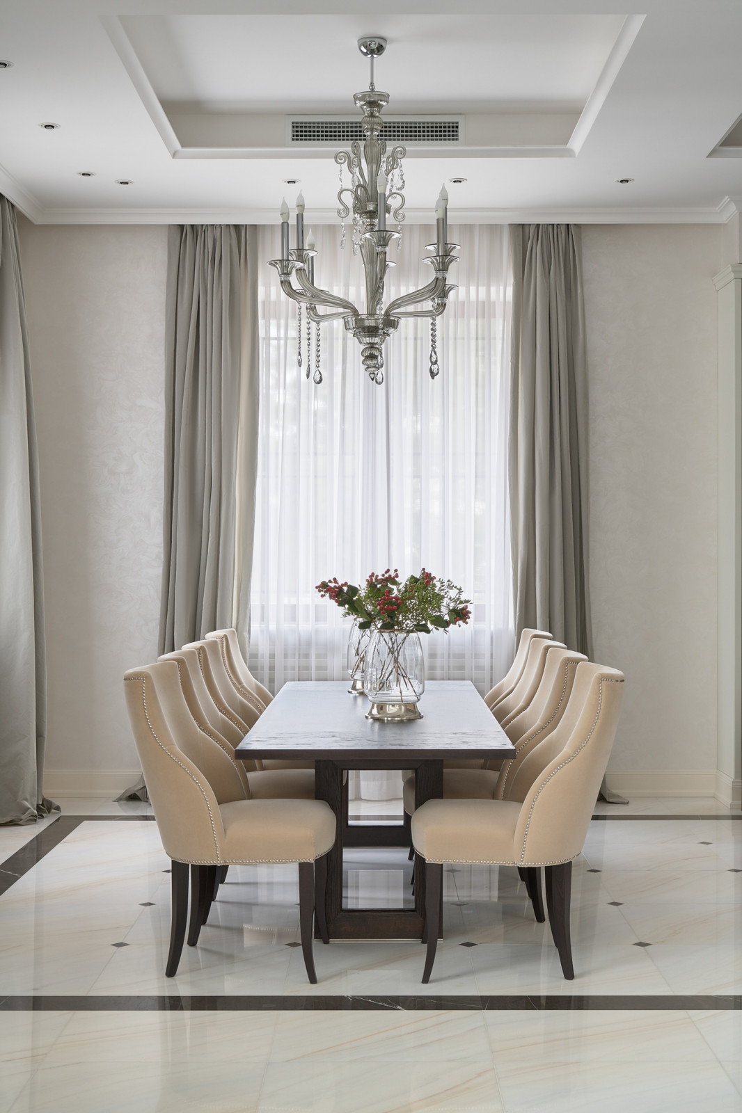 Большой загородный дом