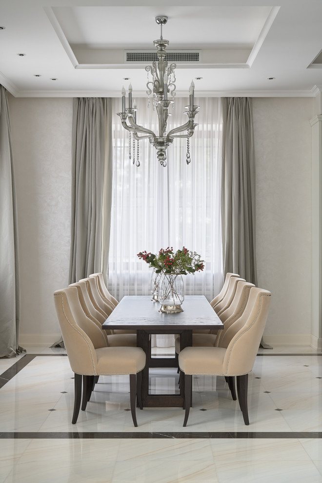 Большой загородный дом