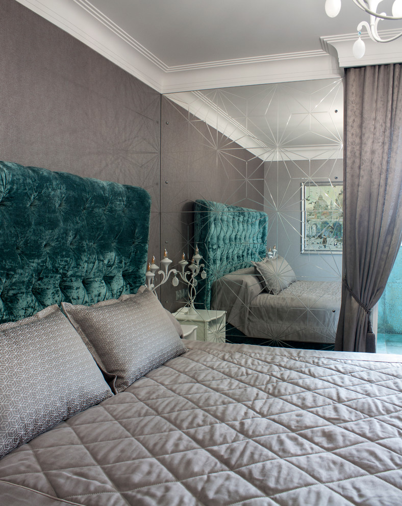 Яркая история.