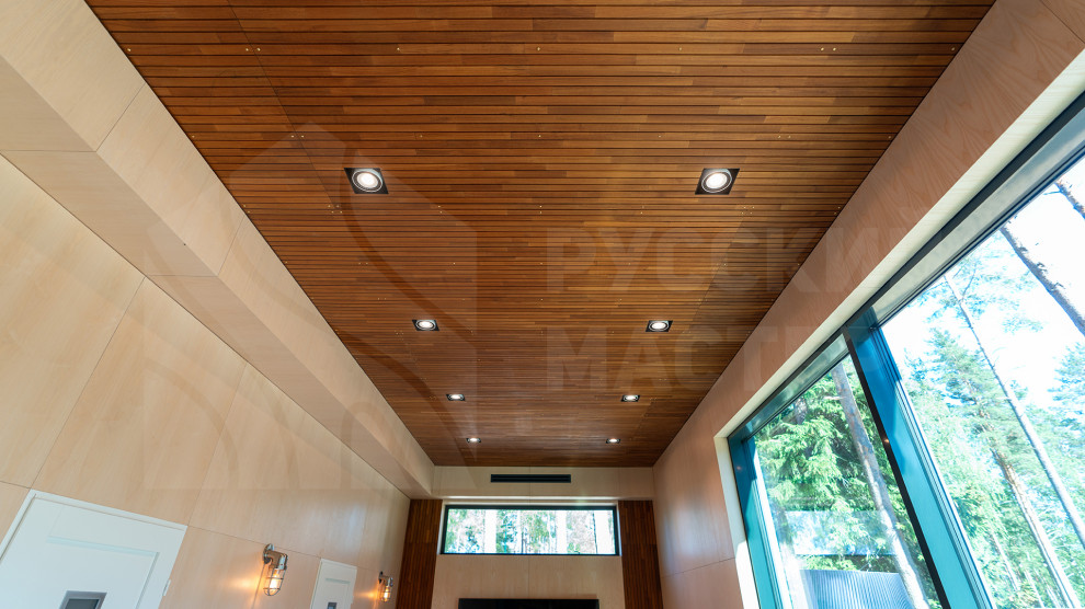 Гостевой дом: фасад из скандинавской доски, рейки из тика и шпонированные панели