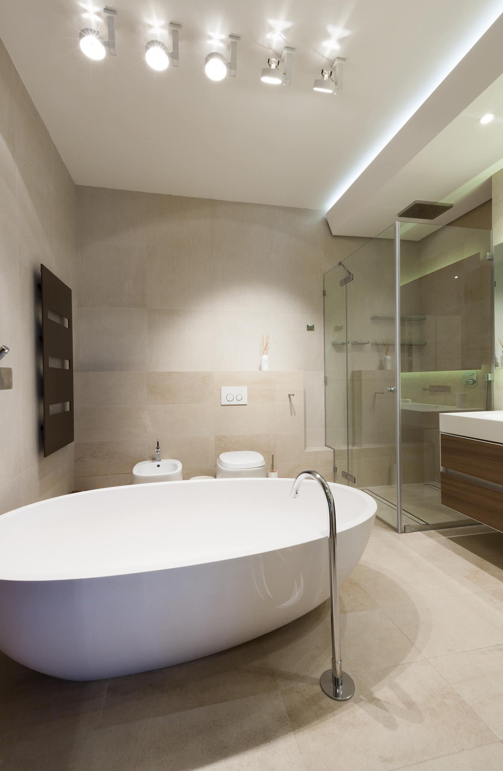 Houzz тур: Лаконичный интерьер с галькой и дизайнерской мебелью