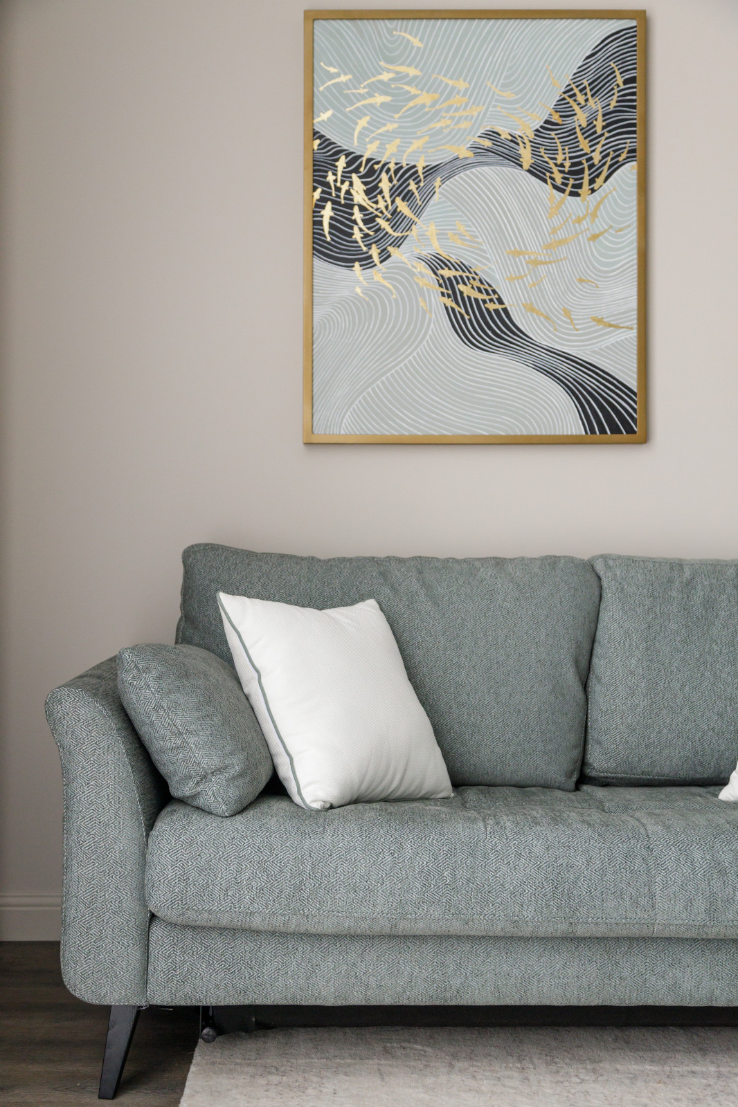 Интерьер квартиры в Приморском районе Санкт-Петербурга с видом на Лахта Центр