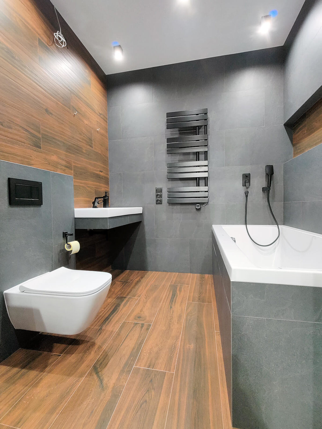 Обложка проекта: Дизайнерский ремонт ванной комнаты в темных тонах