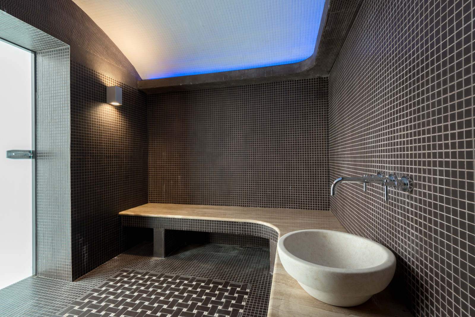 Частный спа-комплекс с бассейном