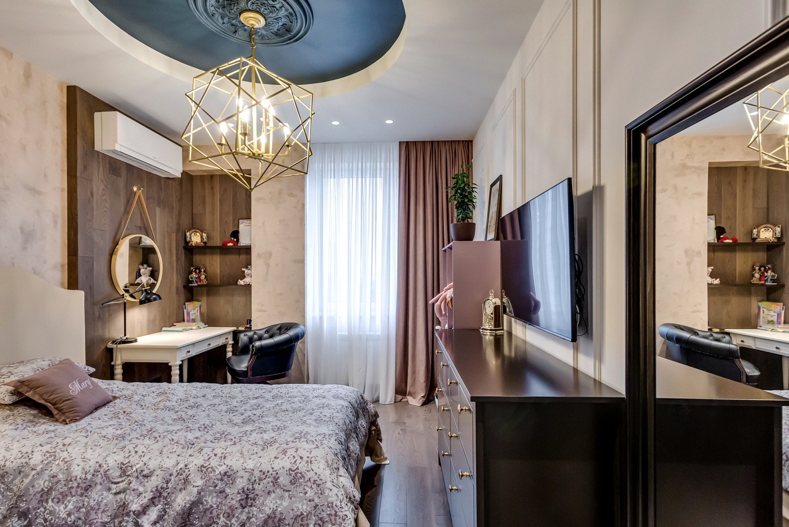 Фото реализации проекта "Квартира в доме с часами"