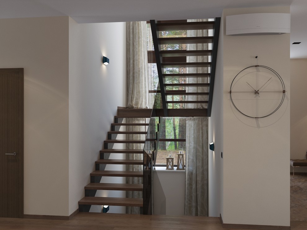 Современный дом в сосновом лесу