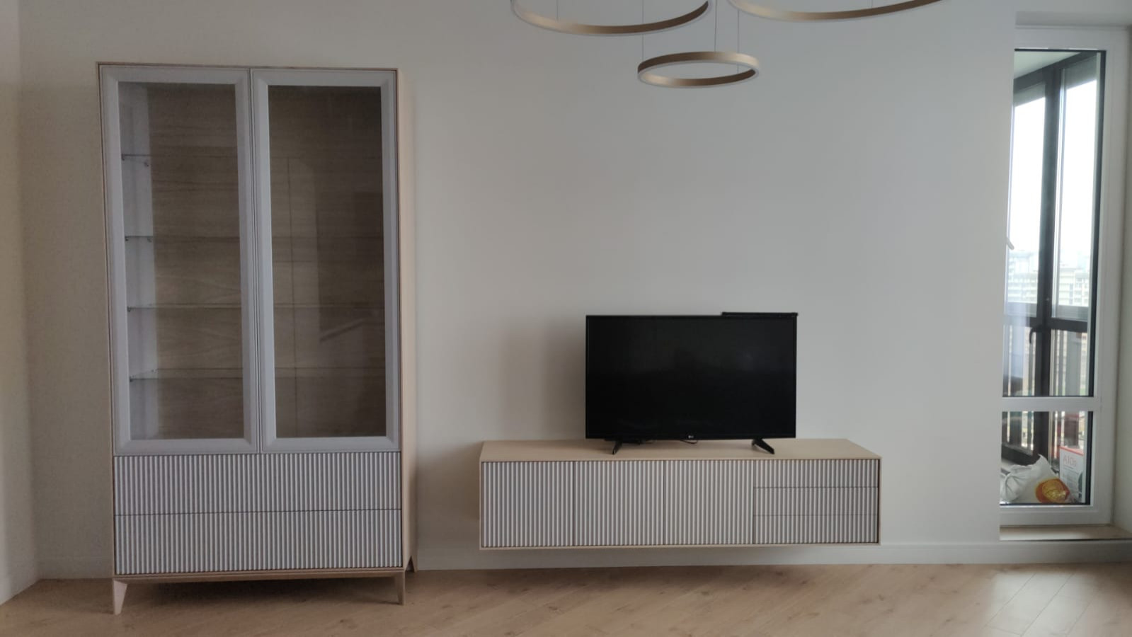 Обложка проекта: Шкаф - витрина коллекция The one