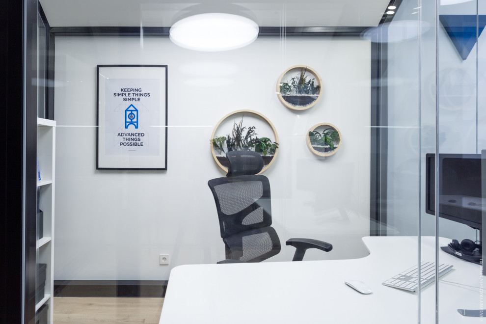 Office in Neo-Geo Business Center