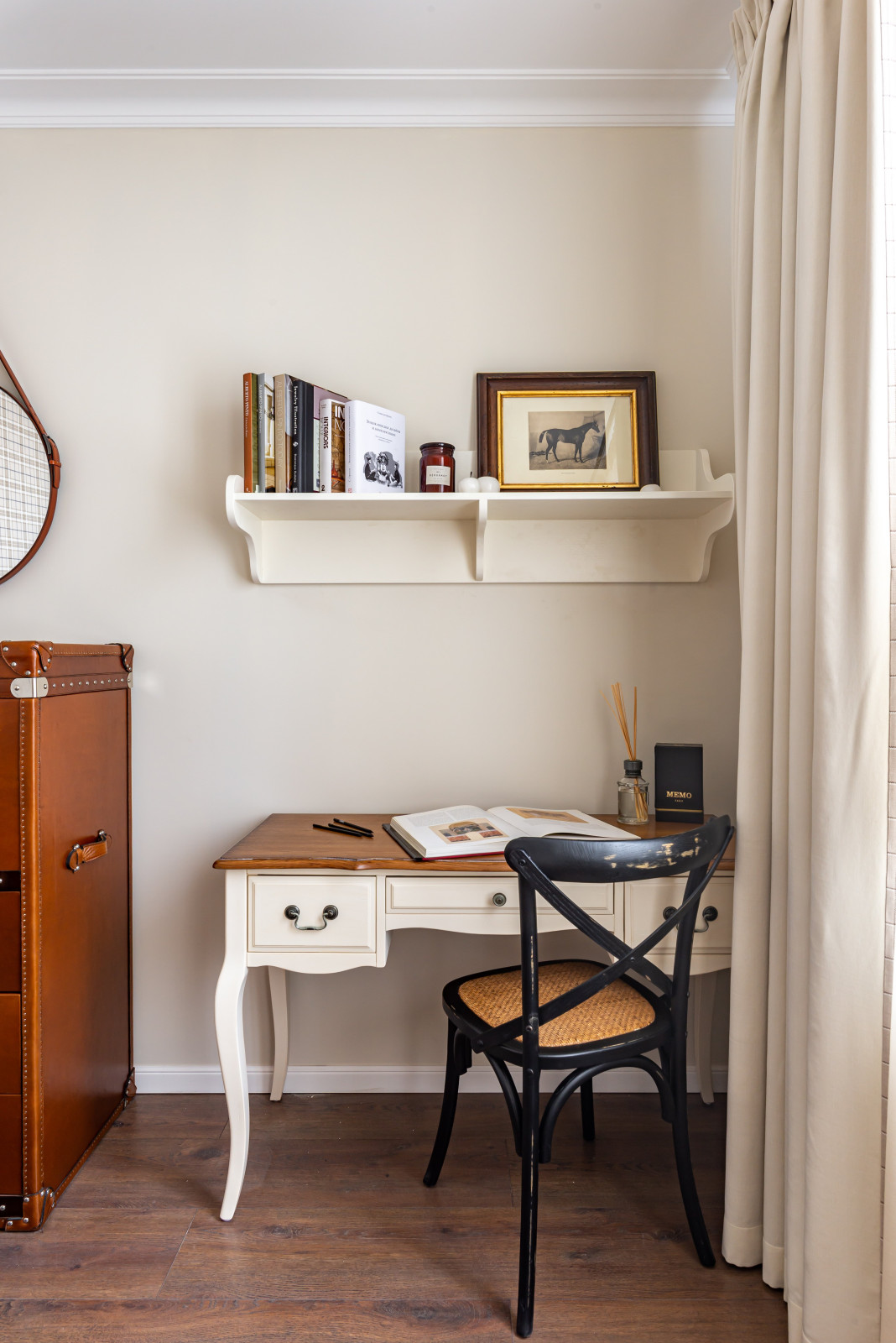 Квартира в аренду, которую сняли за один день: рабочее место в спальне