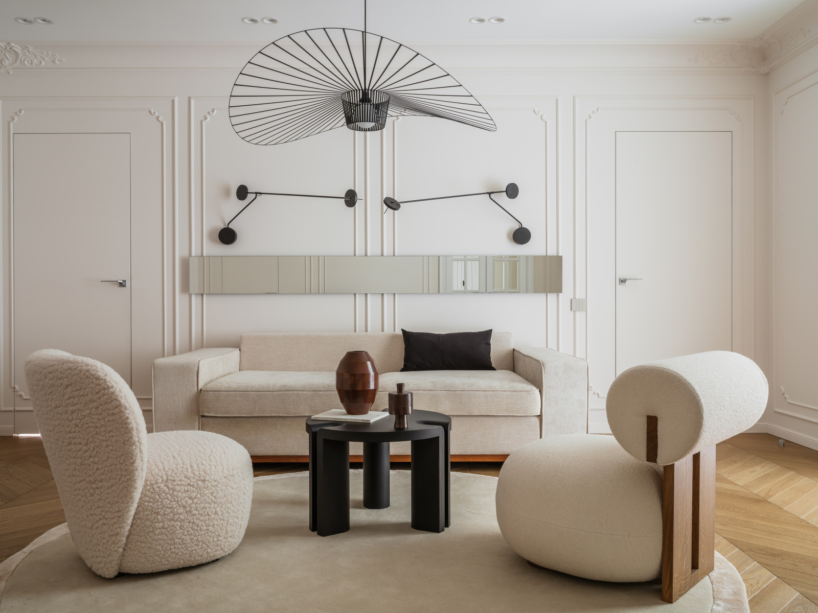 Французское настроение и мотивы шинуазри: семейная квартира