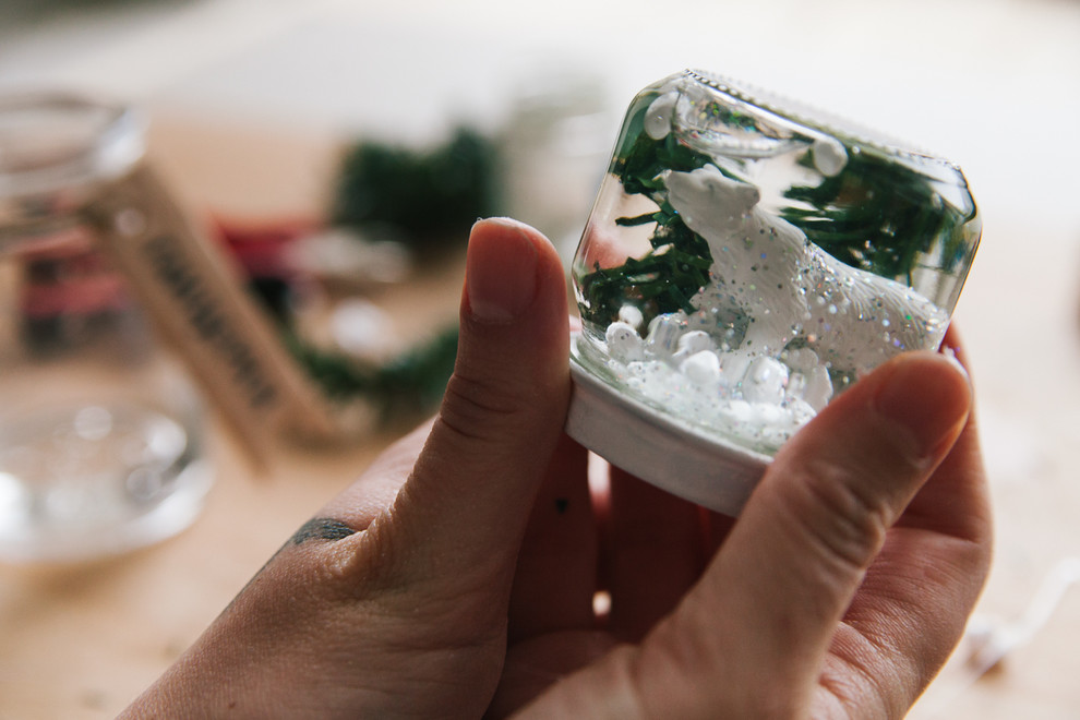 DIY: Как сделать волшебный шар со снегом своими руками