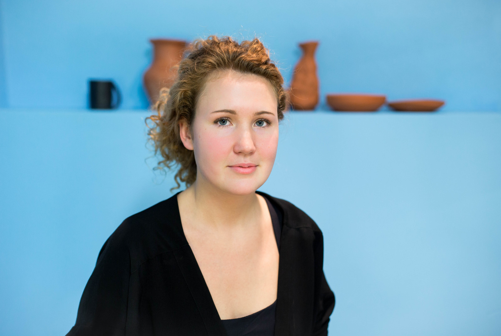 Обложка статьи: Портрет: Лаконичная керамика от Алены Мухиной