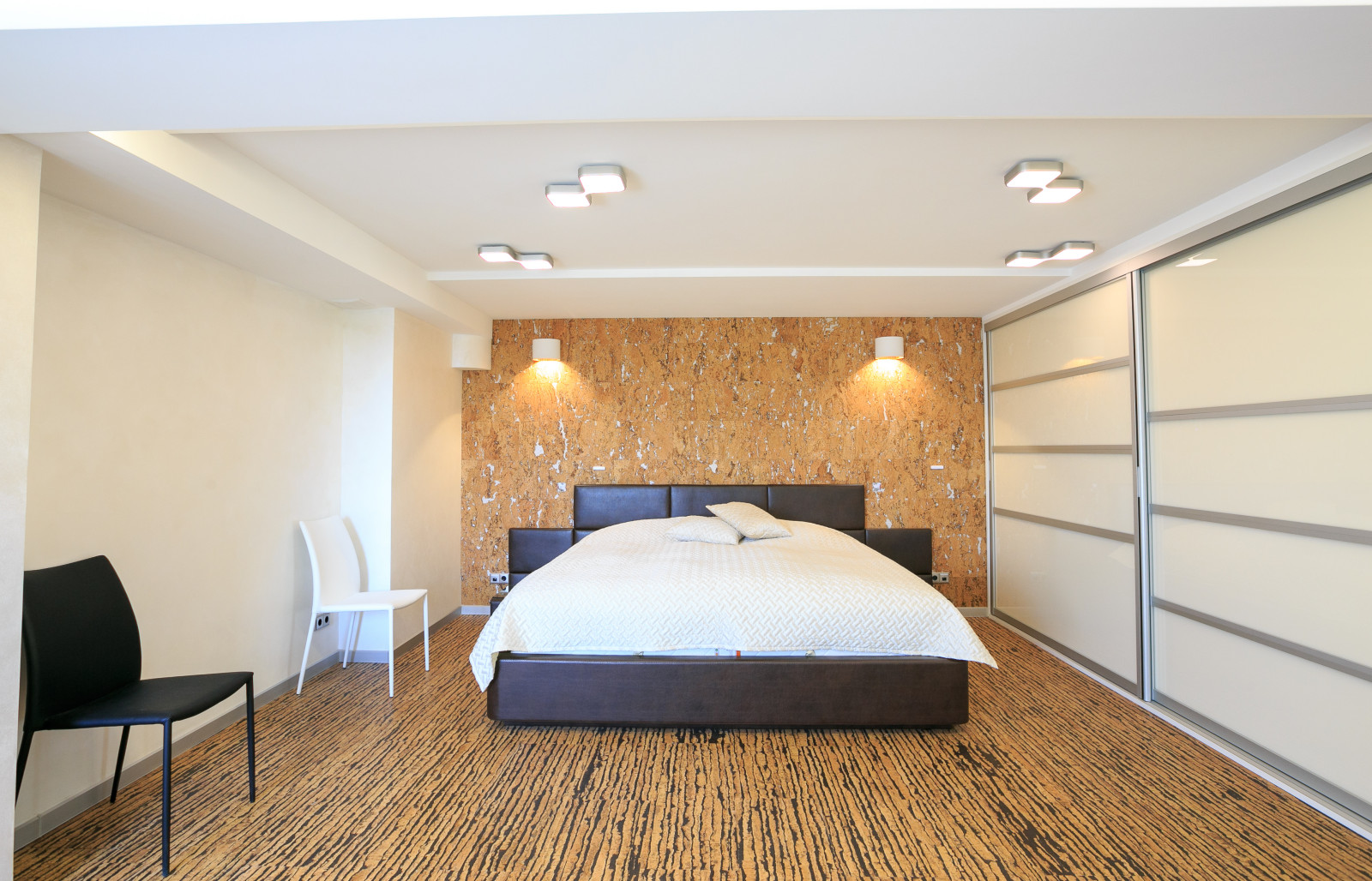 Переделка технического помещения в жилую зону - площадь - 140 м2