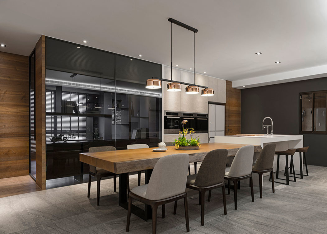 Светлая квартира с просторной диванной зоной от L DESIGN