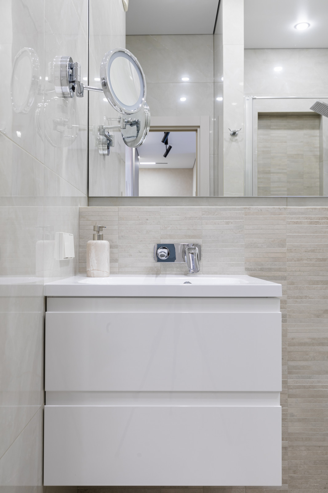 Элегантная неоклассика в бежево-серых тонах