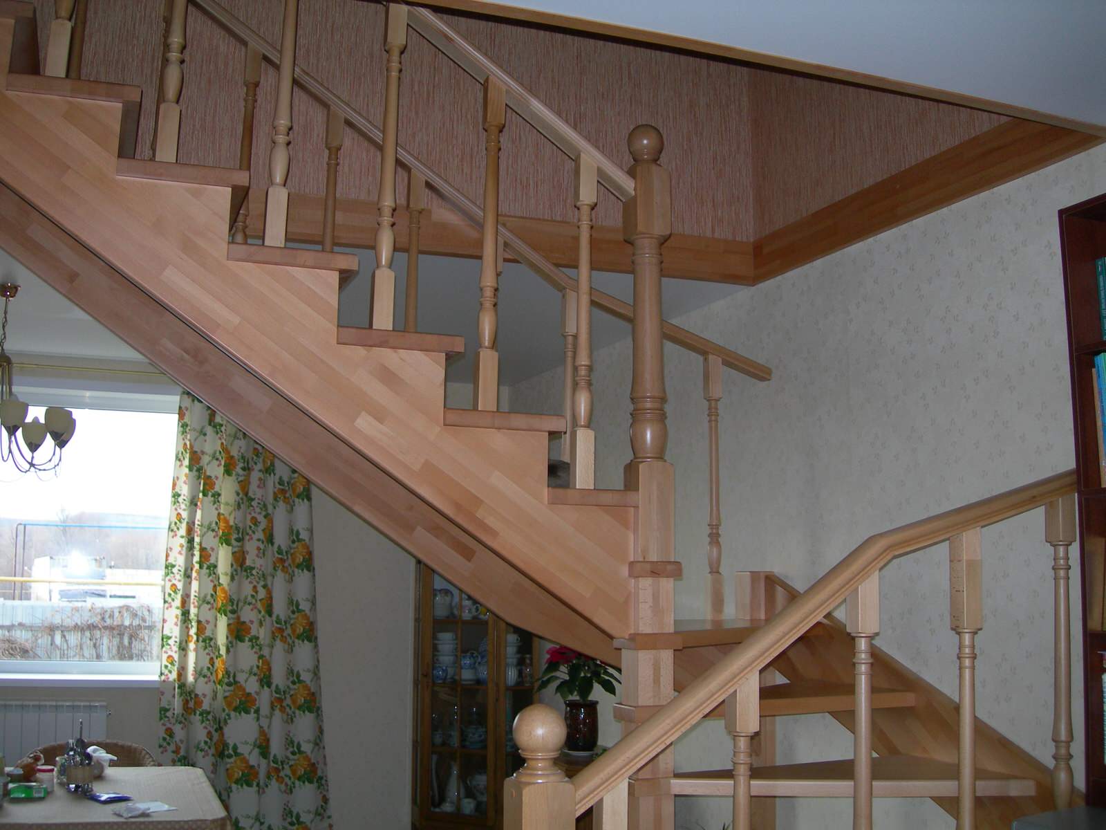 Лестница в дачном доме из дерева бук. Самара пос.Сырейка