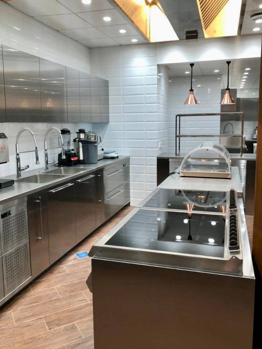 Профессиональная кухня AWELT в загородной резиденции