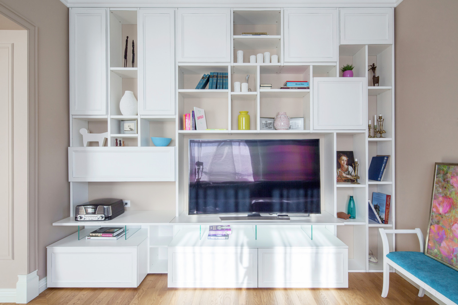 Neoclassical apartment